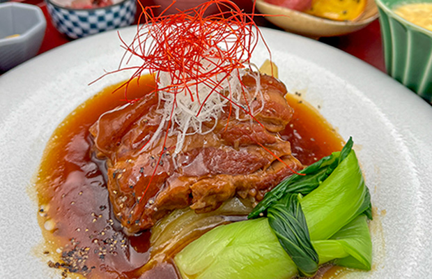 神戸ポークの豚バラをじっくり煮込んだ角煮御膳