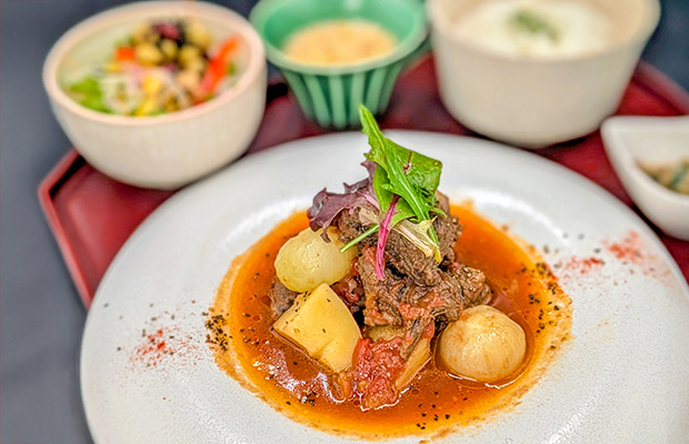 黒毛和牛の牛すね肉とペコロスのスペッツォティーノ